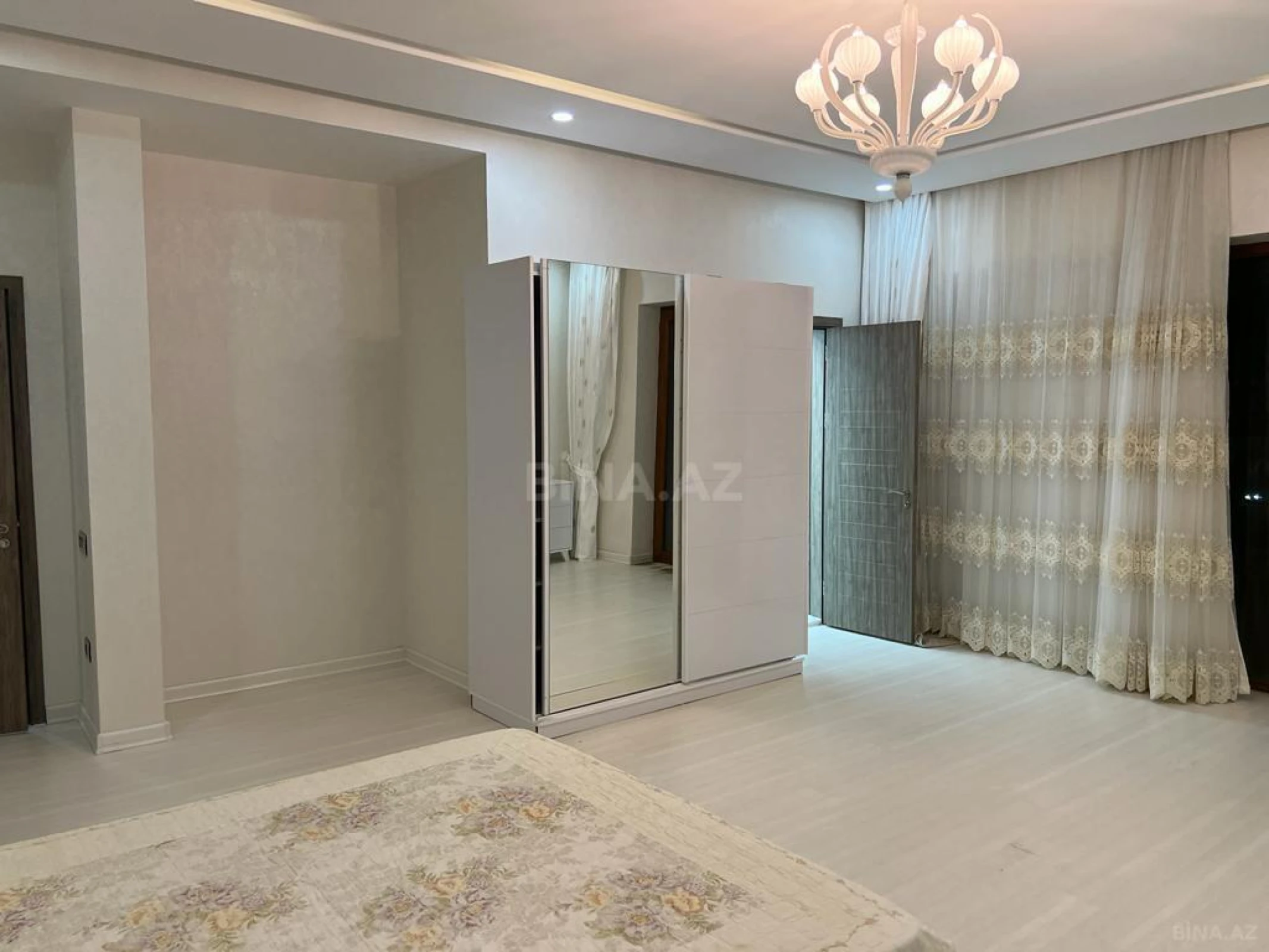 Kirayə verilir 7 otaqlı həyət evi 500 m²