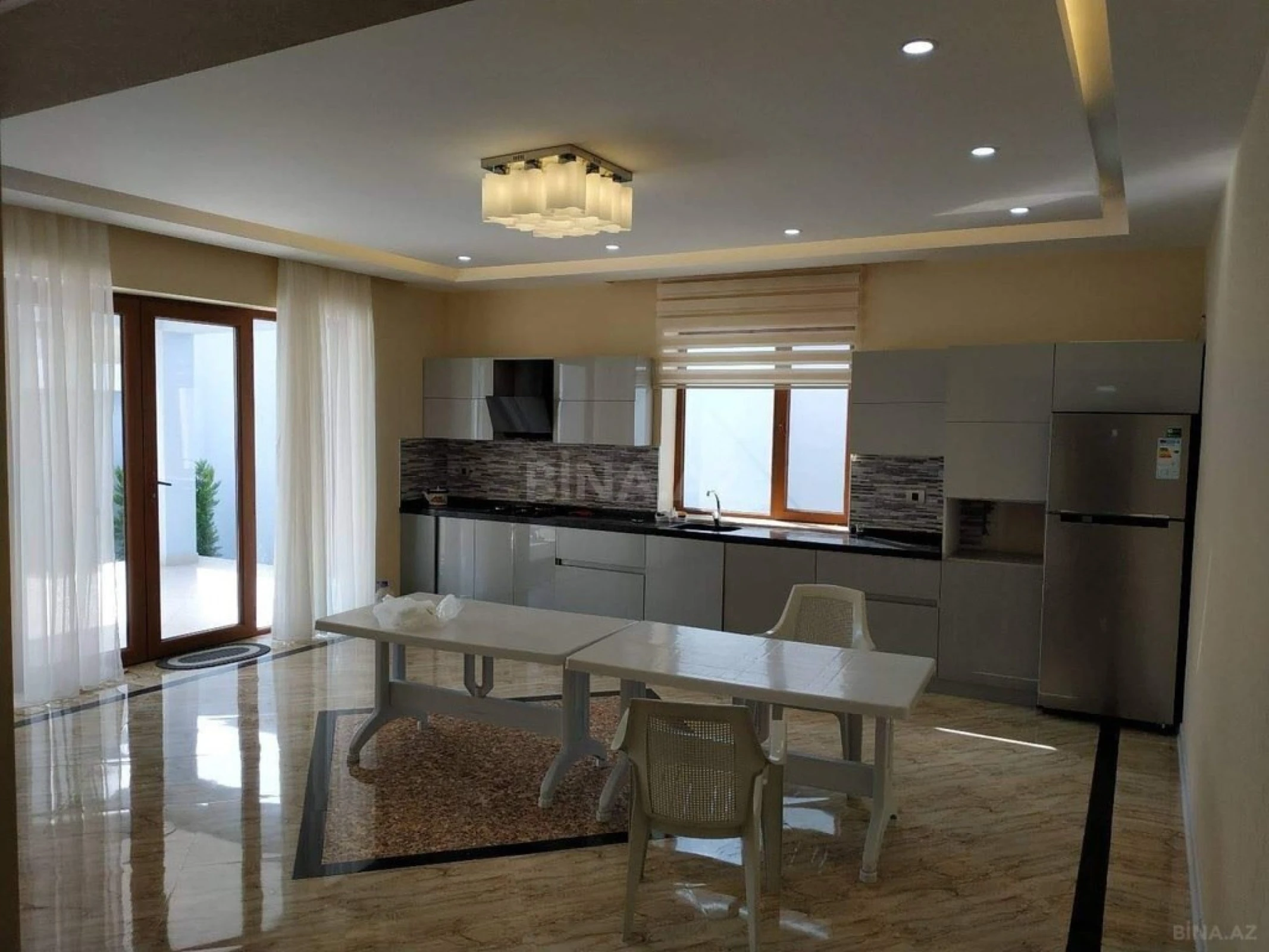 Kirayə verilir 7 otaqlı həyət evi 500 m²