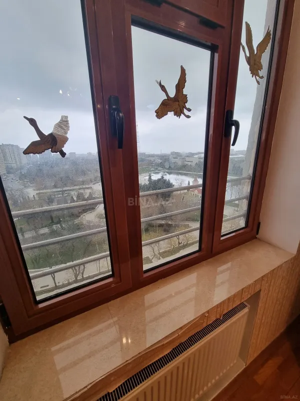 Satılır 4 otaqlı mənzil 215 m²