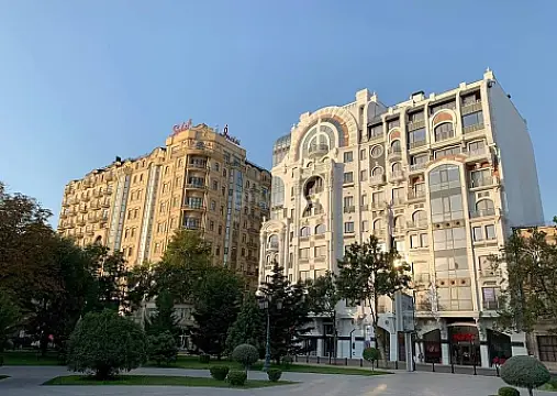 Satılır obyekt 330 m²