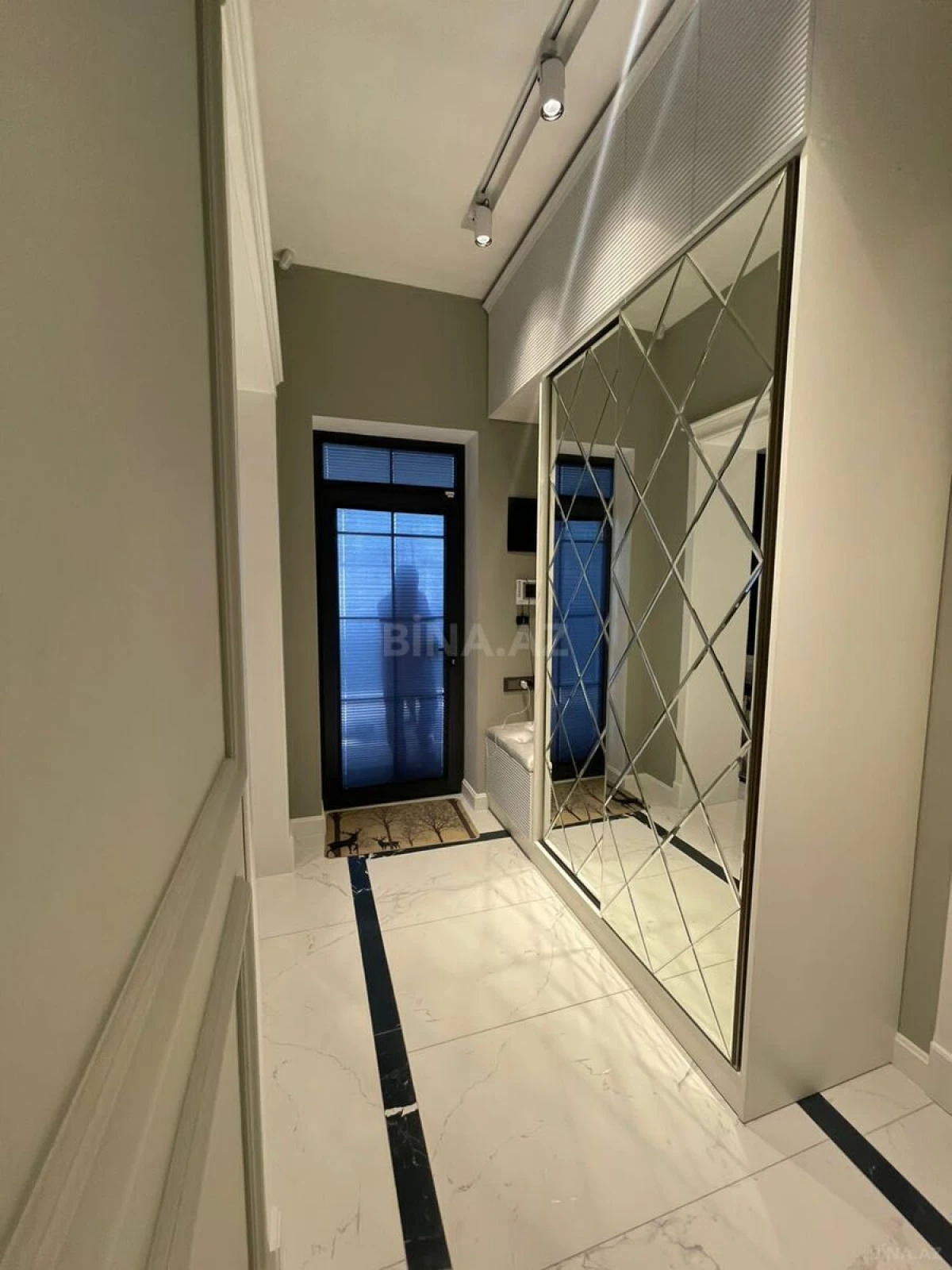 Kirayə verilir 4 otaqlı həyət evi 240 m²
