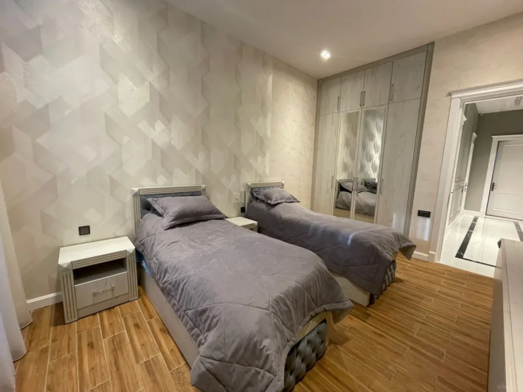 Kirayə verilir 4 otaqlı həyət evi 240 m²