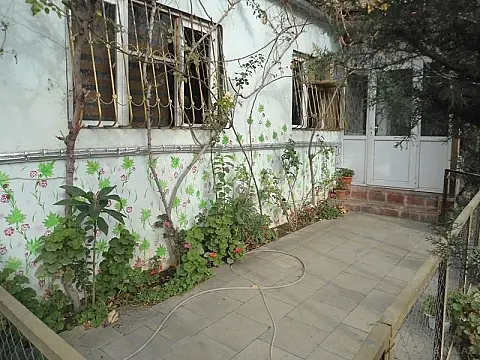 Satılır 4 otaqlı mənzil 112 m²