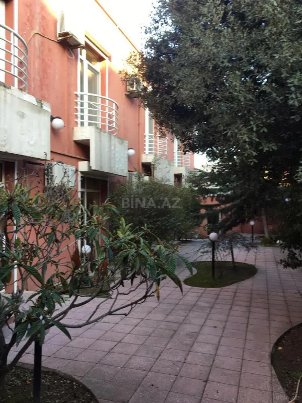 Satılır 7 otaqlı həyət evi 460 m²