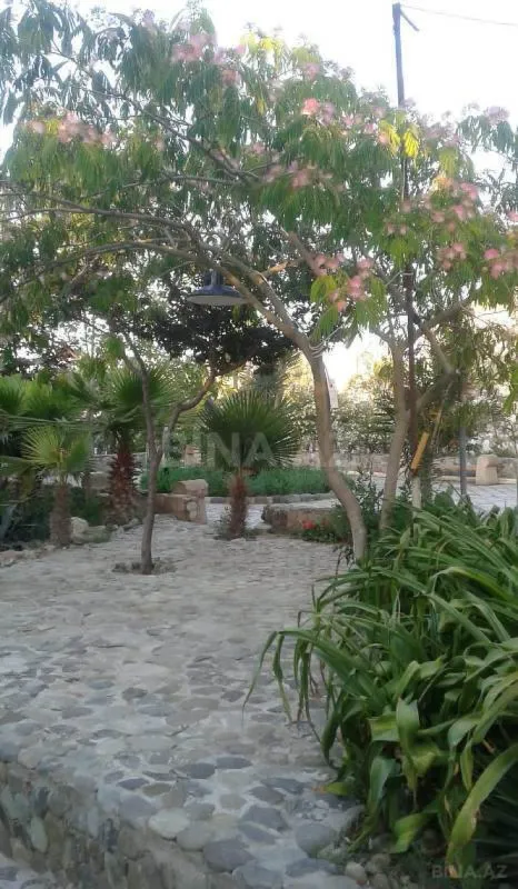 Satılır 5 otaqlı həyət evi 340 m²