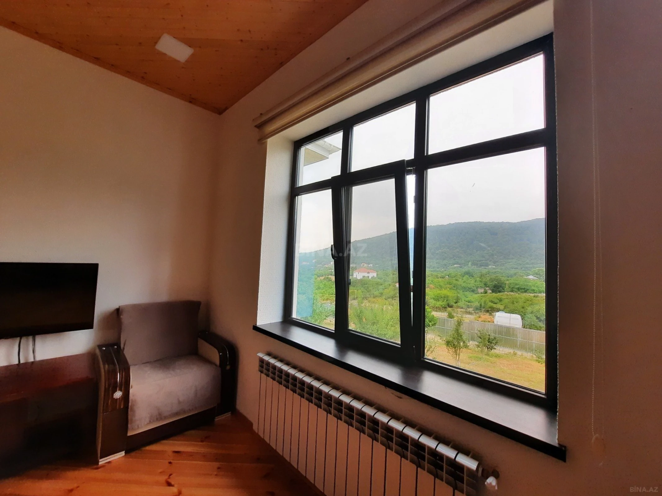 Kirayə verilir 8 otaqlı həyət evi 242 m²