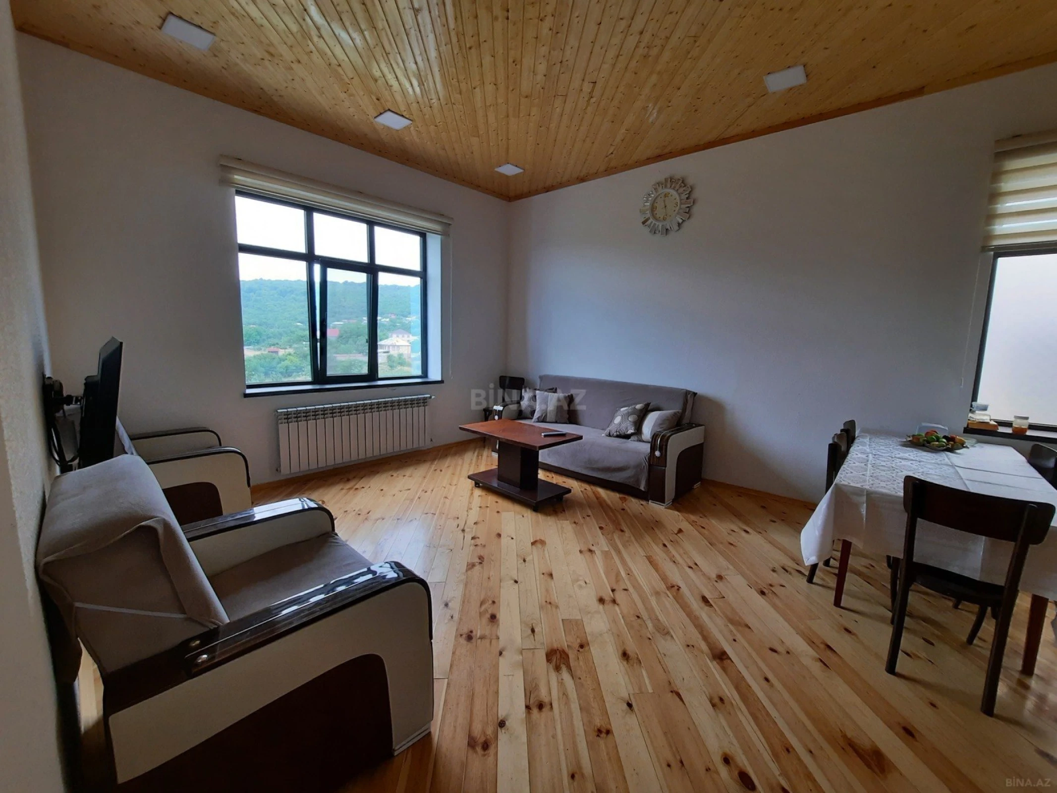 Kirayə verilir 8 otaqlı həyət evi 242 m²