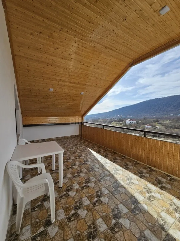 Kirayə verilir 8 otaqlı həyət evi 242 m²