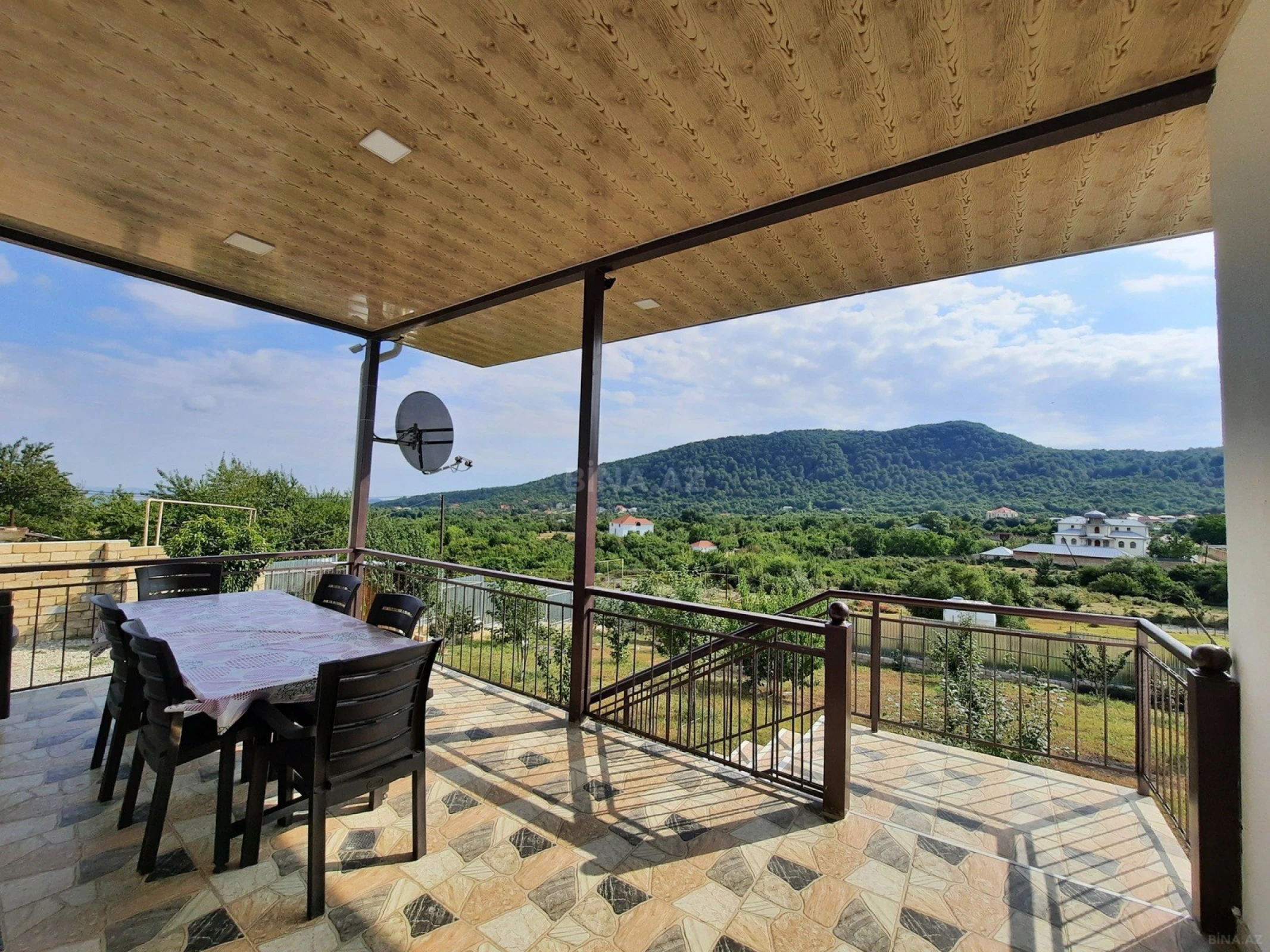 Kirayə verilir 8 otaqlı həyət evi 242 m²