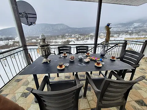 Kirayə verilir 8 otaqlı həyət evi 242 m²