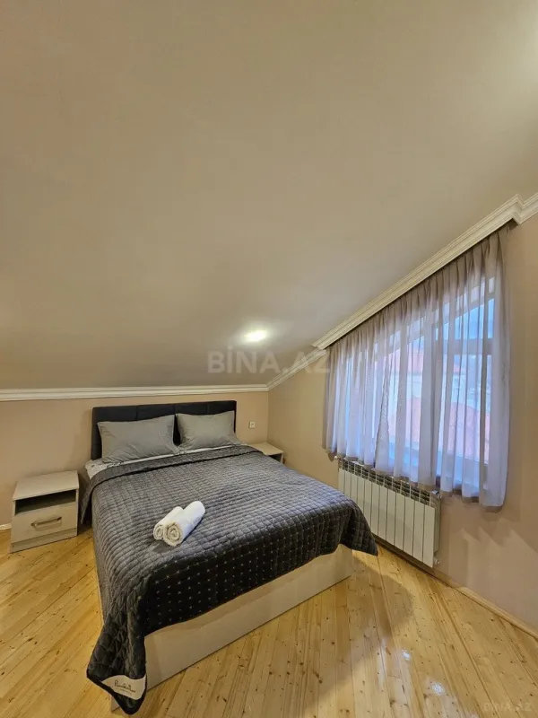 Kirayə verilir 8 otaqlı həyət evi 242 m²