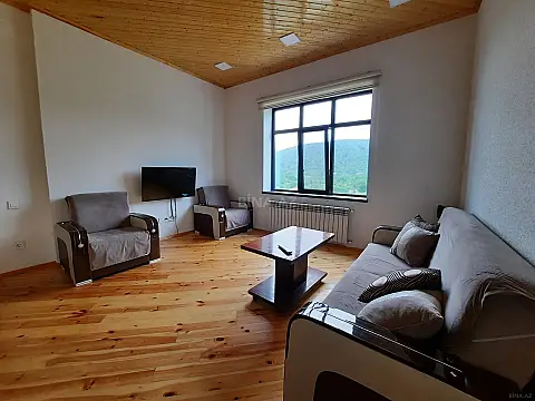 Kirayə verilir 8 otaqlı həyət evi 242 m²