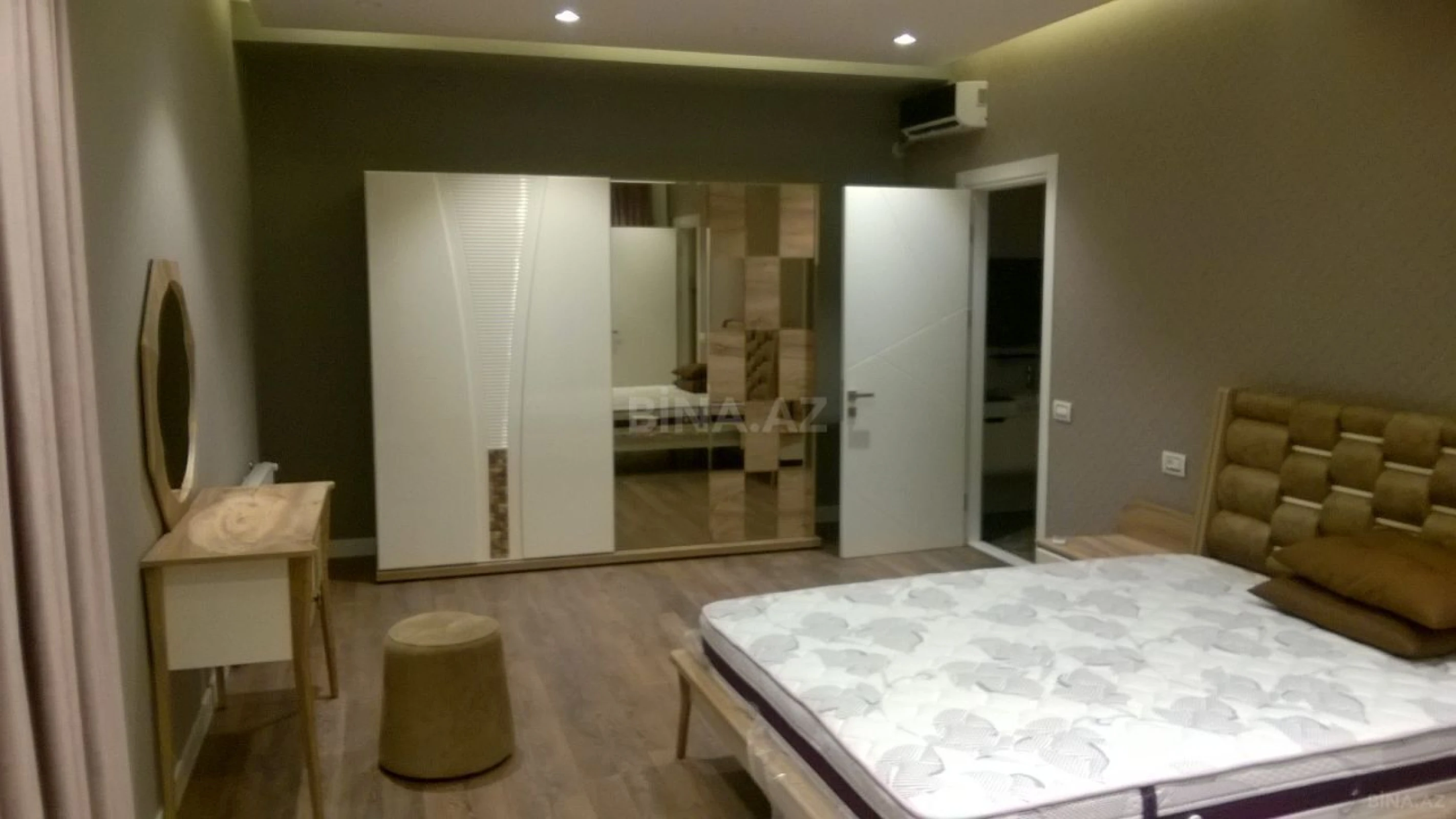 Satılır həyət evi 400 m²