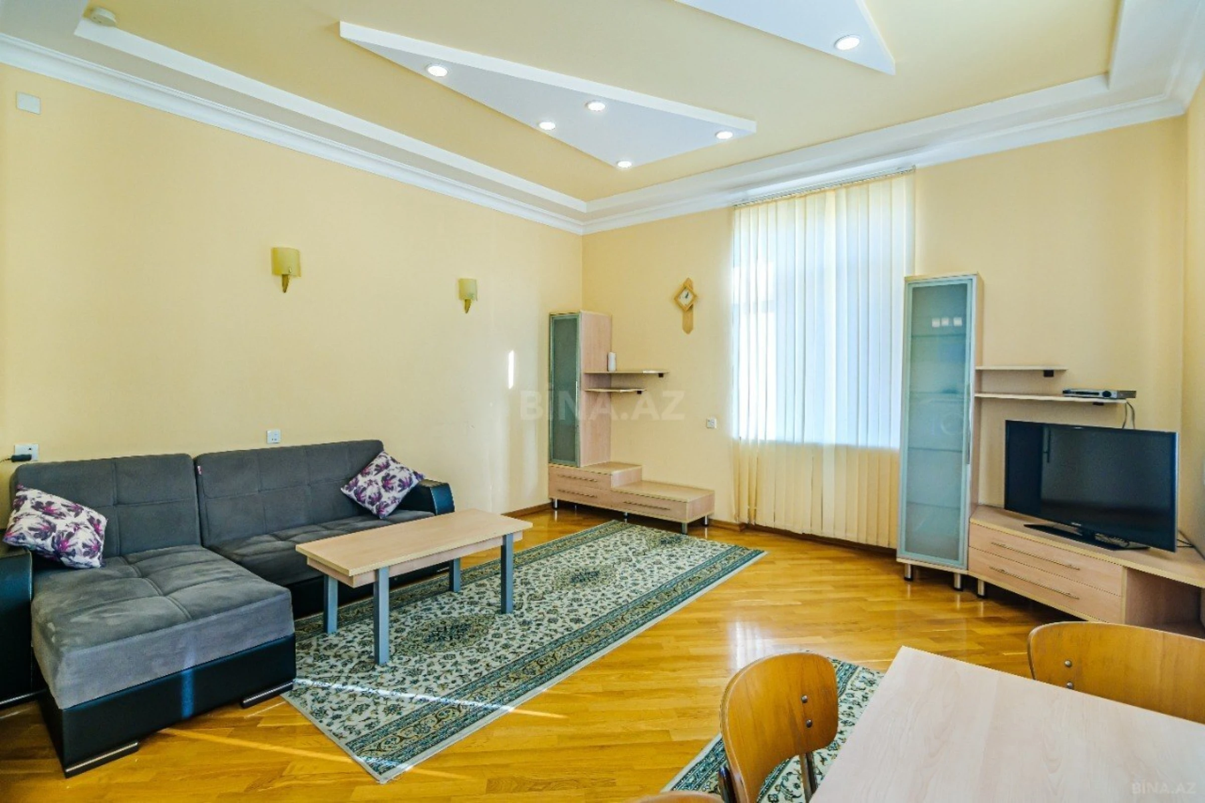 Kirayə verilir 2 otaqlı mənzil 70 m²
