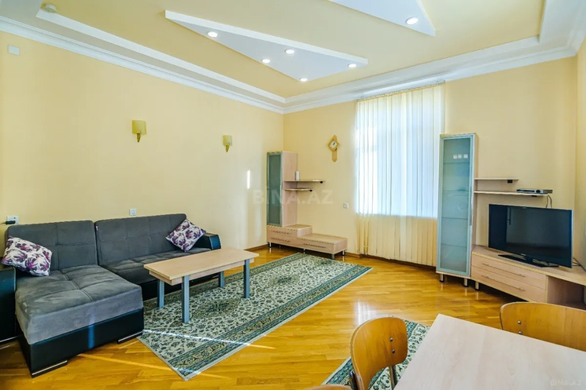 Kirayə verilir 2 otaqlı mənzil 70 m²