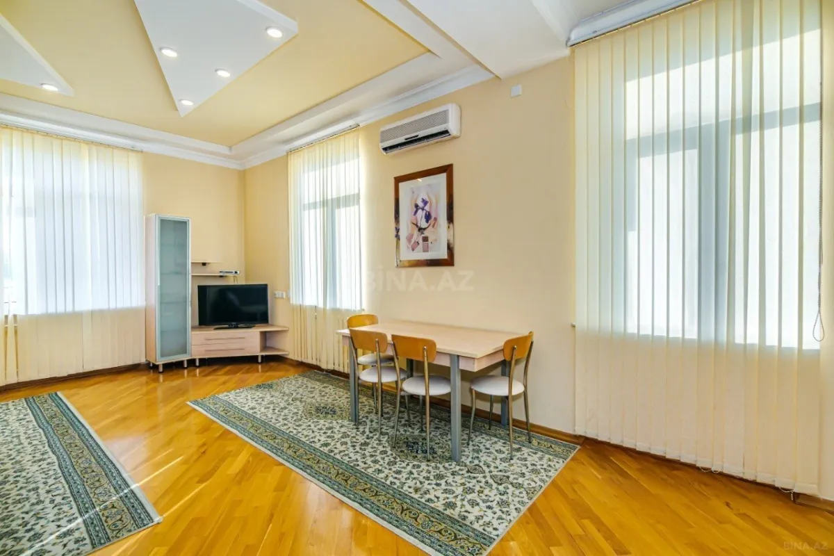 Kirayə verilir 2 otaqlı mənzil 70 m²