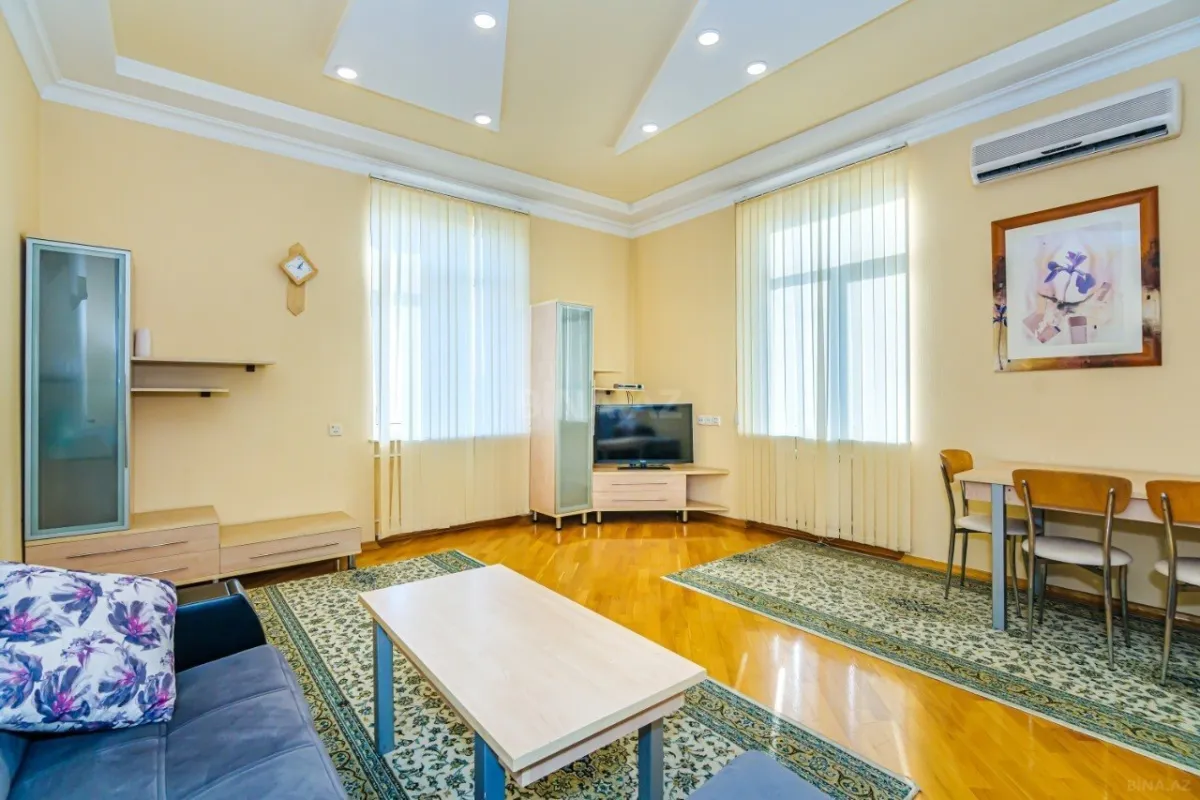 Kirayə verilir 2 otaqlı mənzil 70 m²