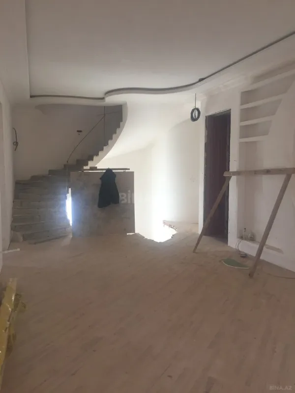 Satılır həyət evi 580 m²