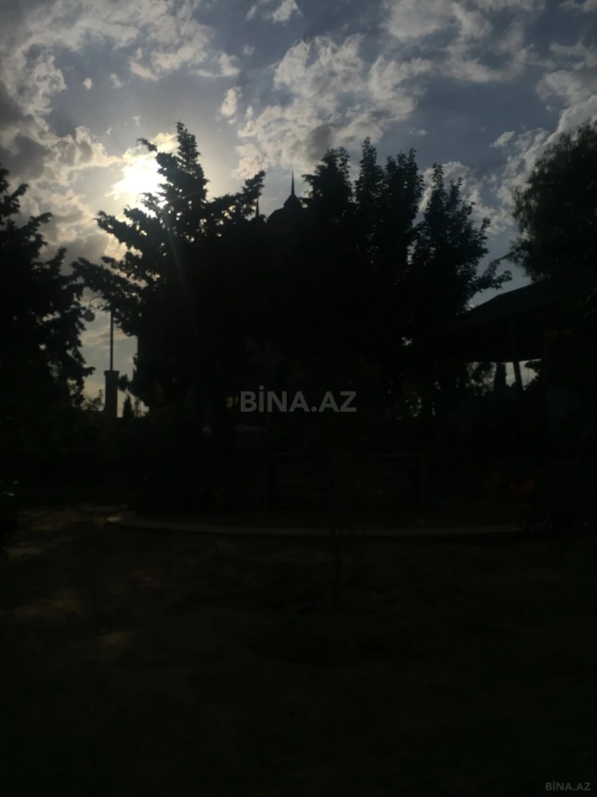 Satılır həyət evi 580 m²