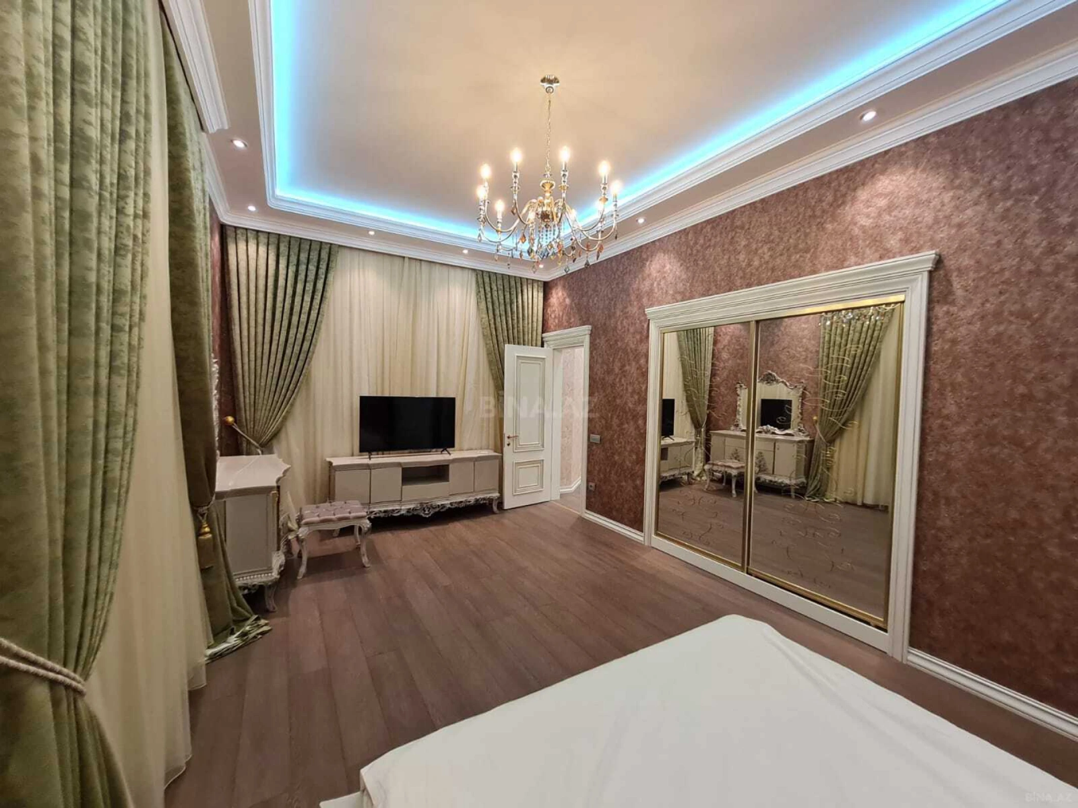 Kirayə verilir 6 otaqlı həyət evi 400 m²