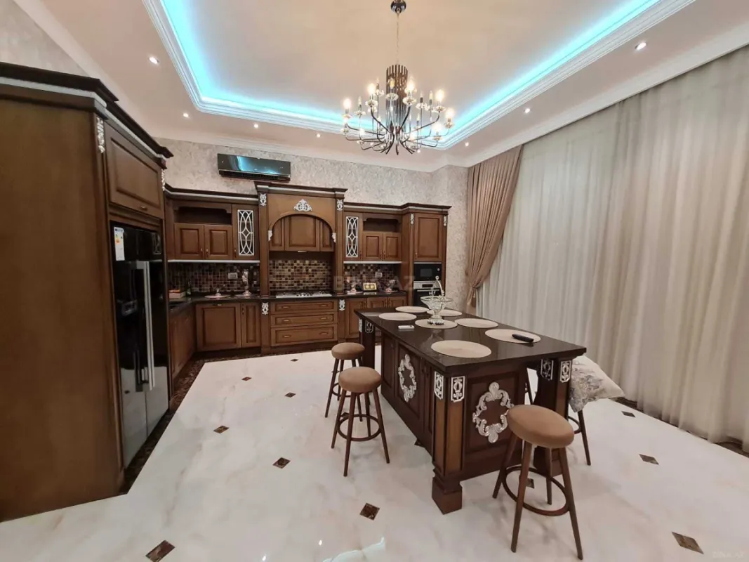 Kirayə verilir 6 otaqlı həyət evi 400 m²