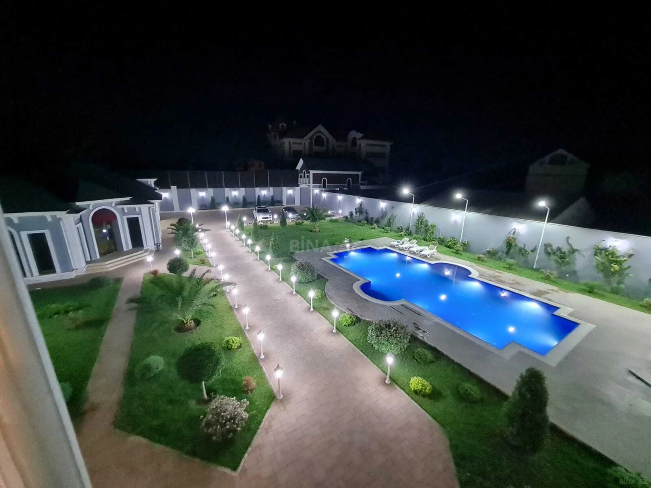 Kirayə verilir 6 otaqlı həyət evi 400 m²