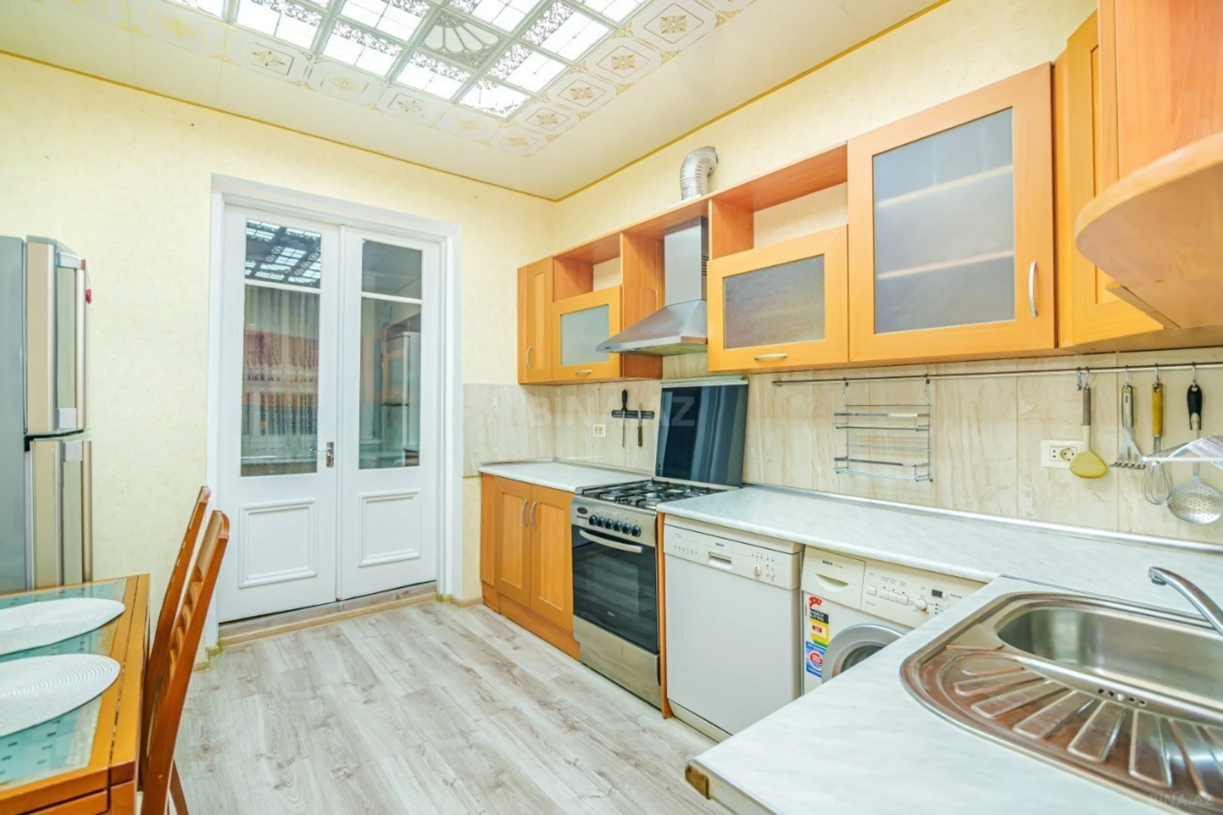 Kirayə verilir 3 otaqlı mənzil 120 m²