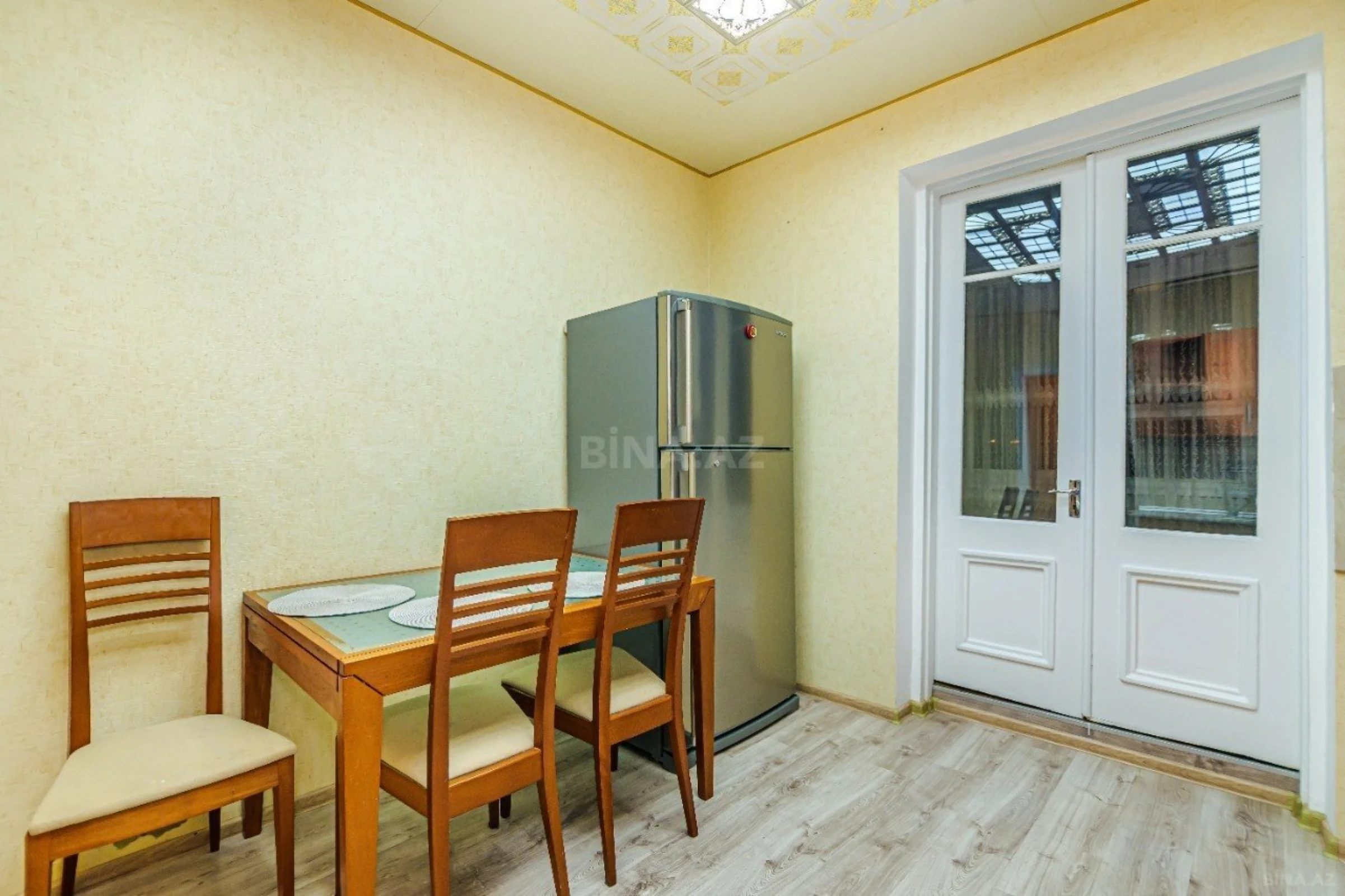 Kirayə verilir 3 otaqlı mənzil 120 m²