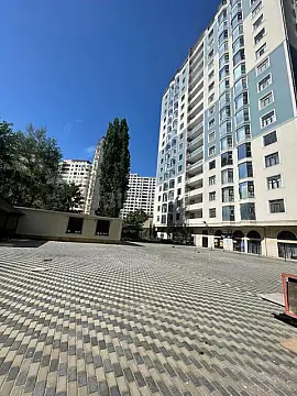 Satılır 5 otaqlı mənzil 226 m²