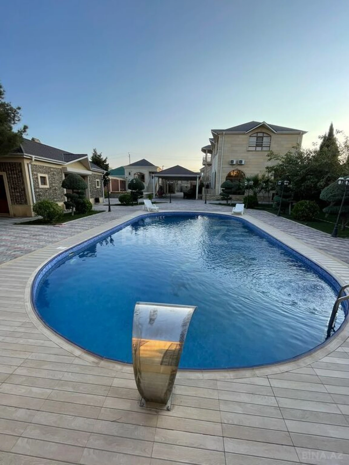 Kirayə verilir 6 otaqlı həyət evi 340 m²