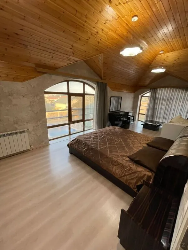 Kirayə verilir 6 otaqlı həyət evi 340 m²