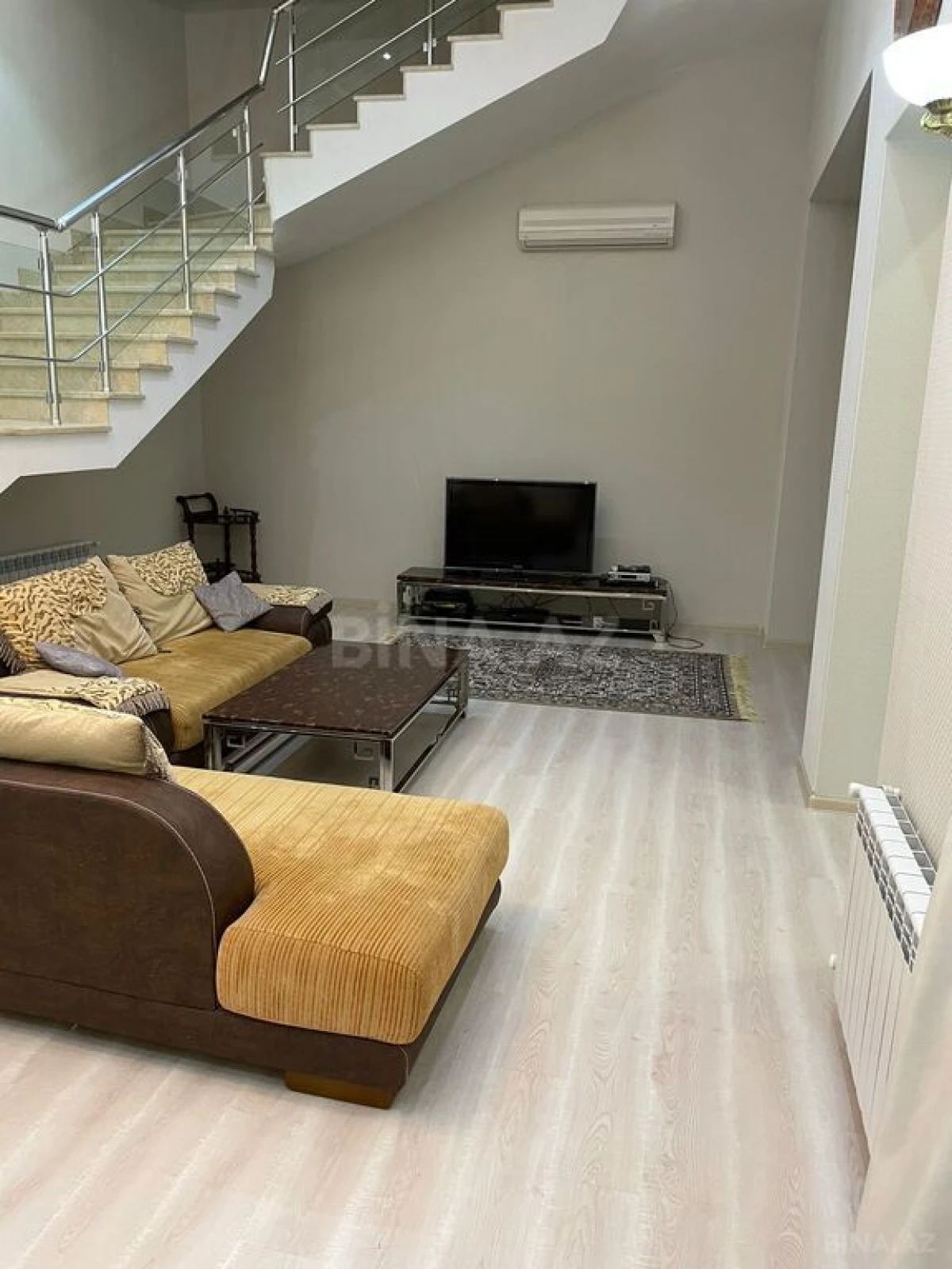 Kirayə verilir 6 otaqlı həyət evi 340 m²