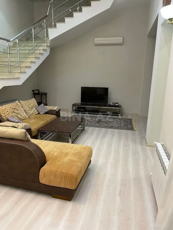 Kirayə verilir 6 otaqlı həyət evi 340 m²