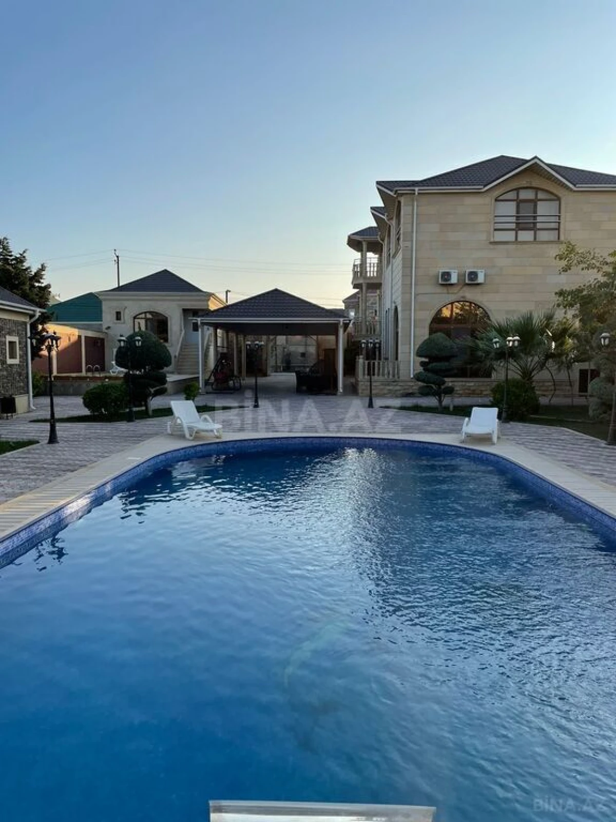 Kirayə verilir 6 otaqlı həyət evi 340 m²