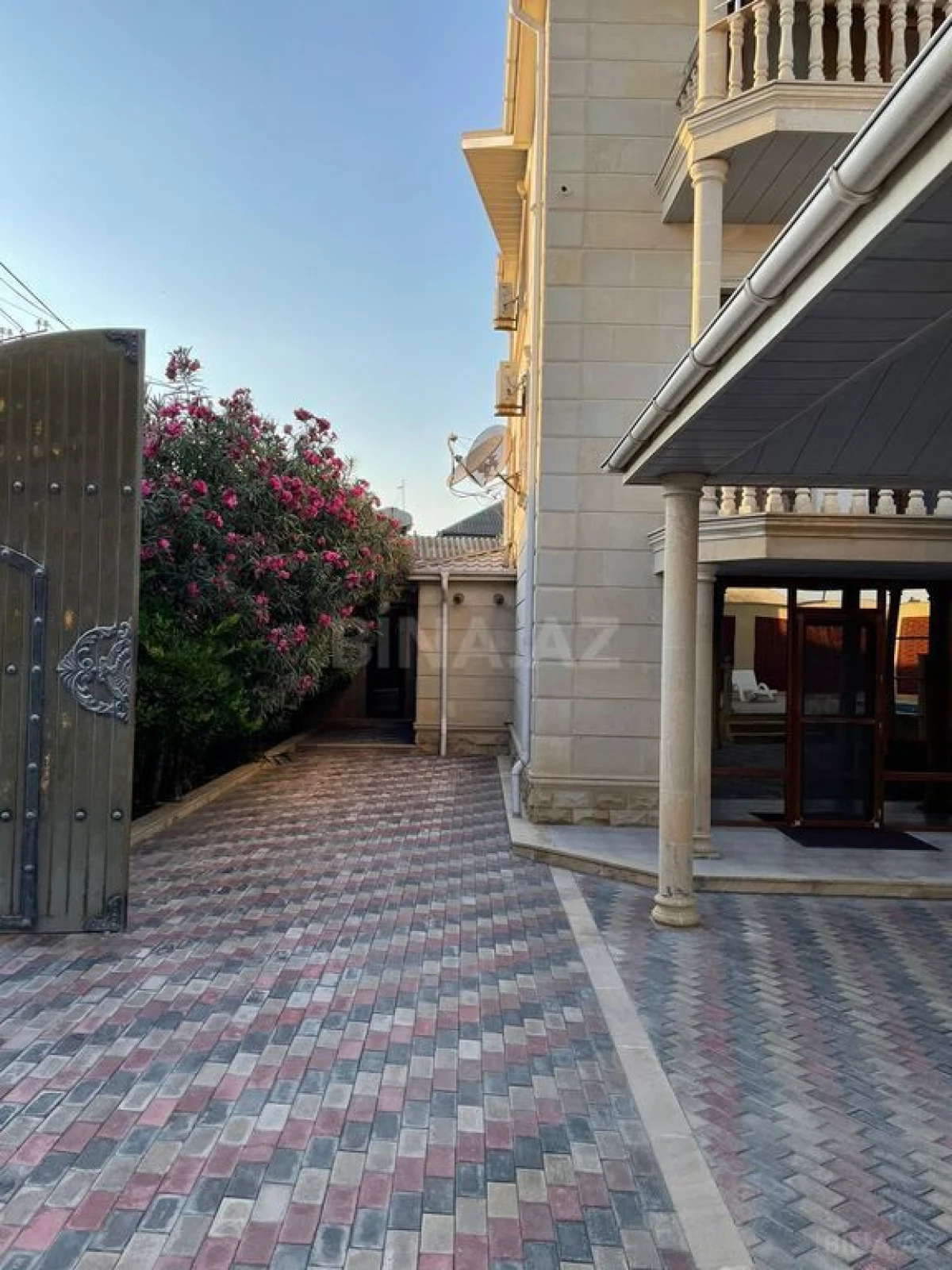 Kirayə verilir 6 otaqlı həyət evi 340 m²