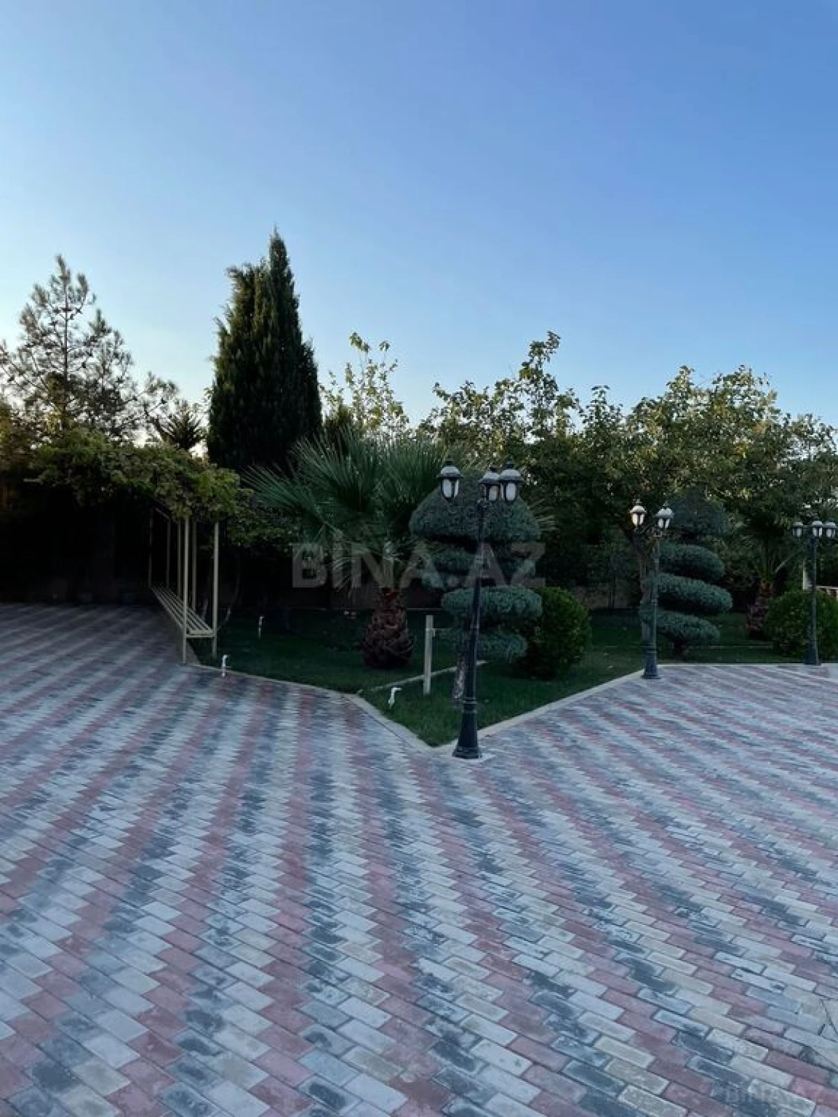 Kirayə verilir 6 otaqlı həyət evi 340 m²