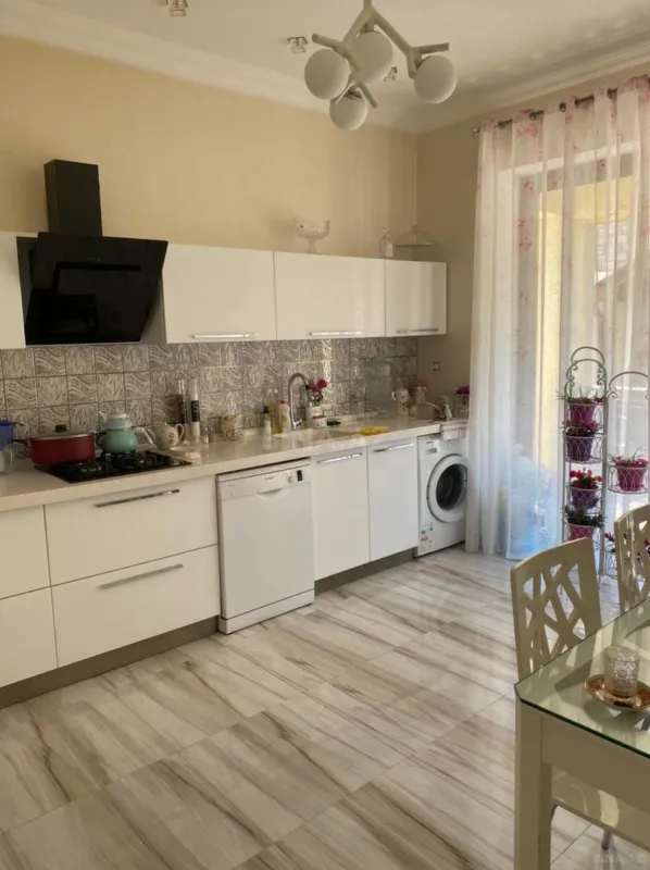 Kirayə verilir 4 otaqlı həyət evi 280 m²