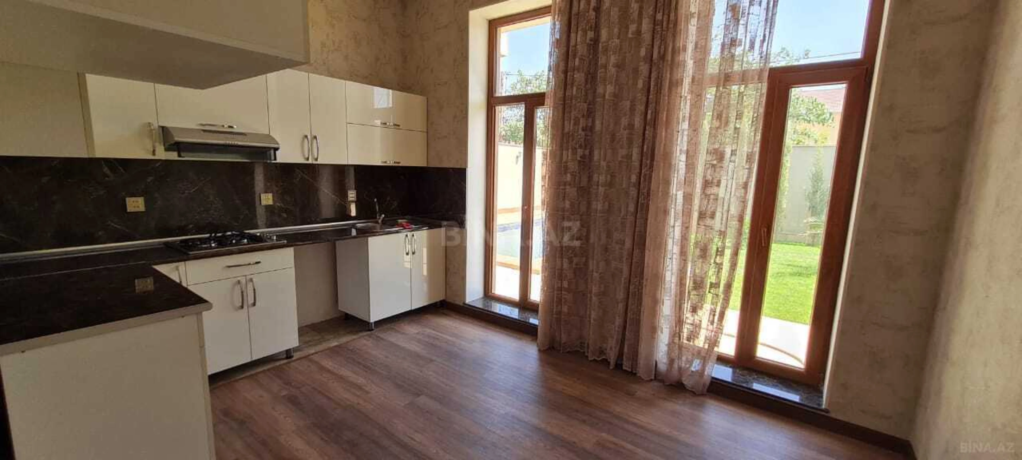 Kirayə verilir 4 otaqlı həyət evi 220 m²