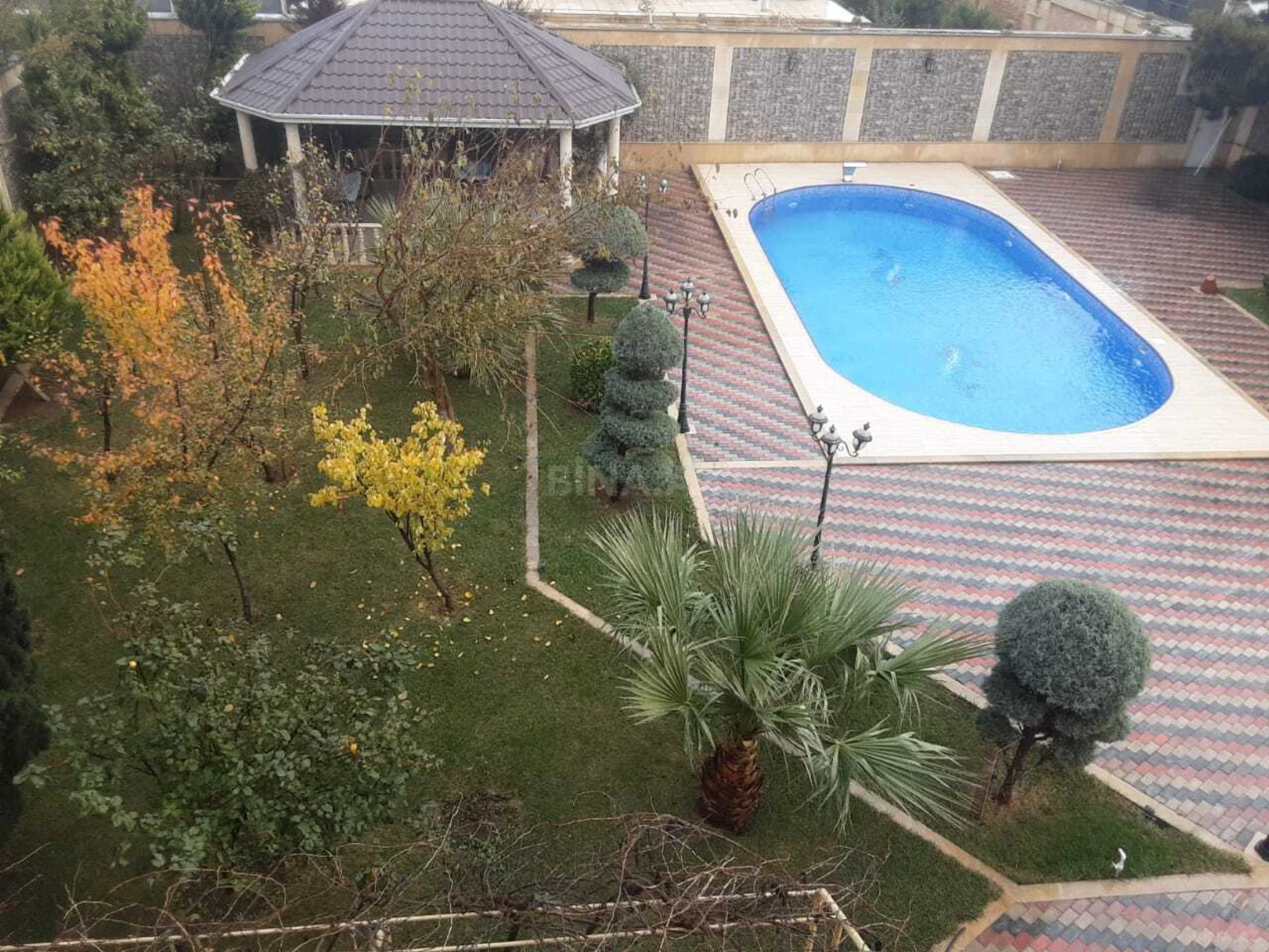 Kirayə verilir 6 otaqlı həyət evi 400 m²