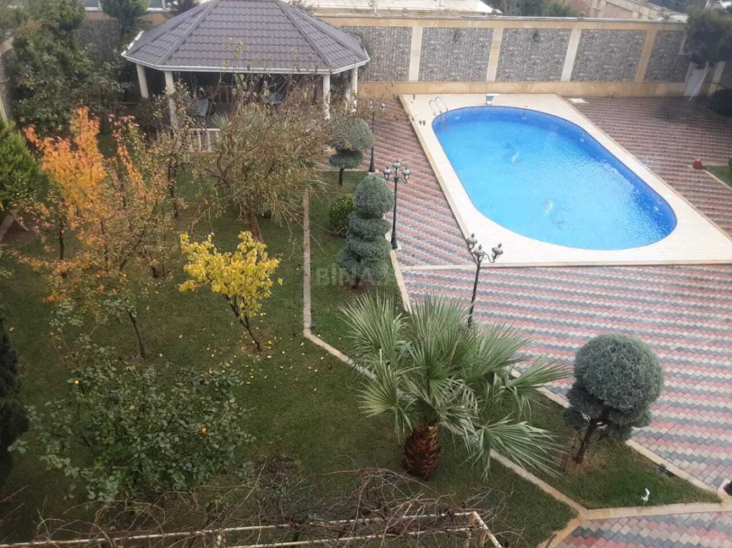 Kirayə verilir 6 otaqlı həyət evi 400 m²