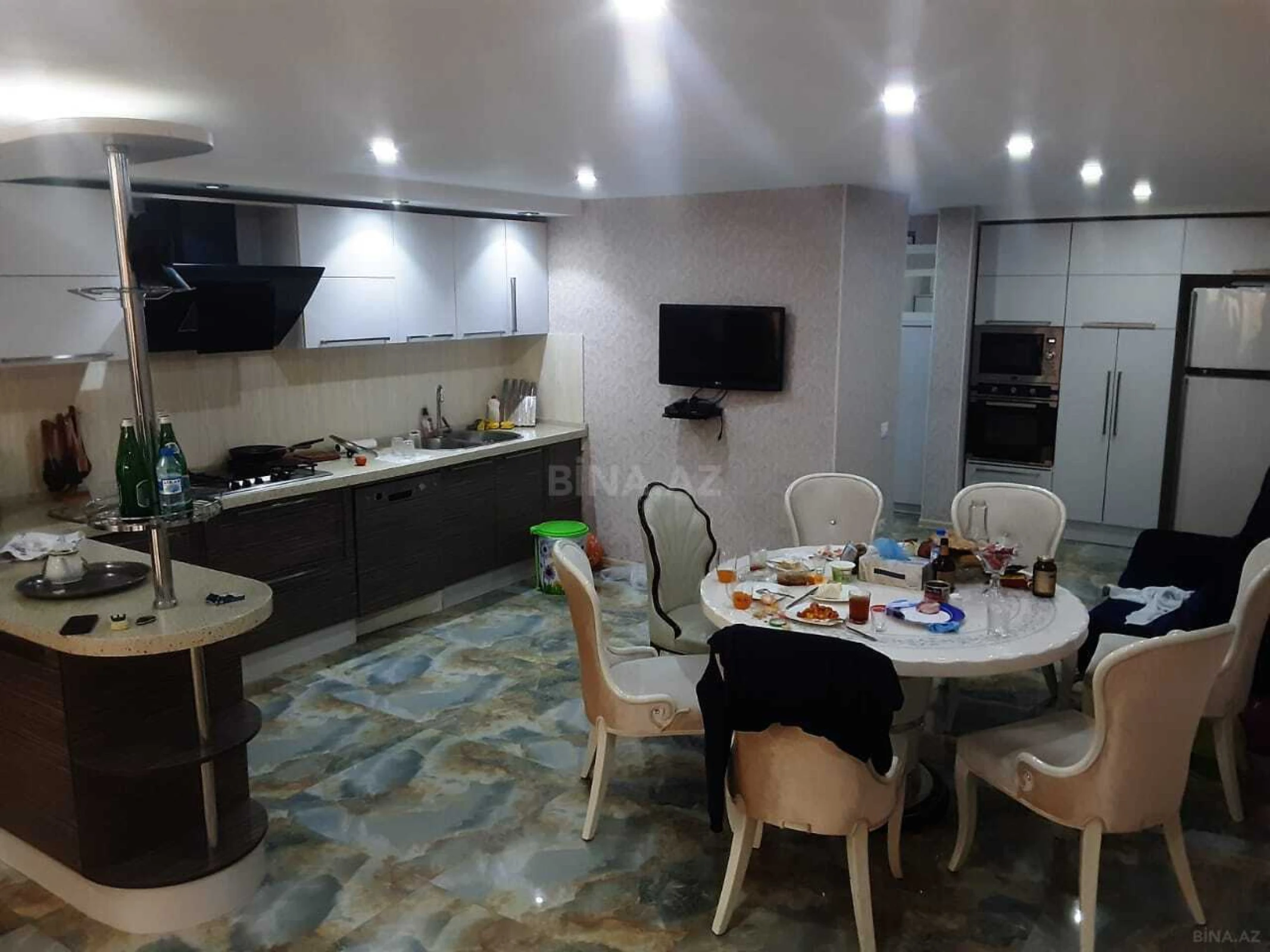 Kirayə verilir 6 otaqlı həyət evi 400 m²