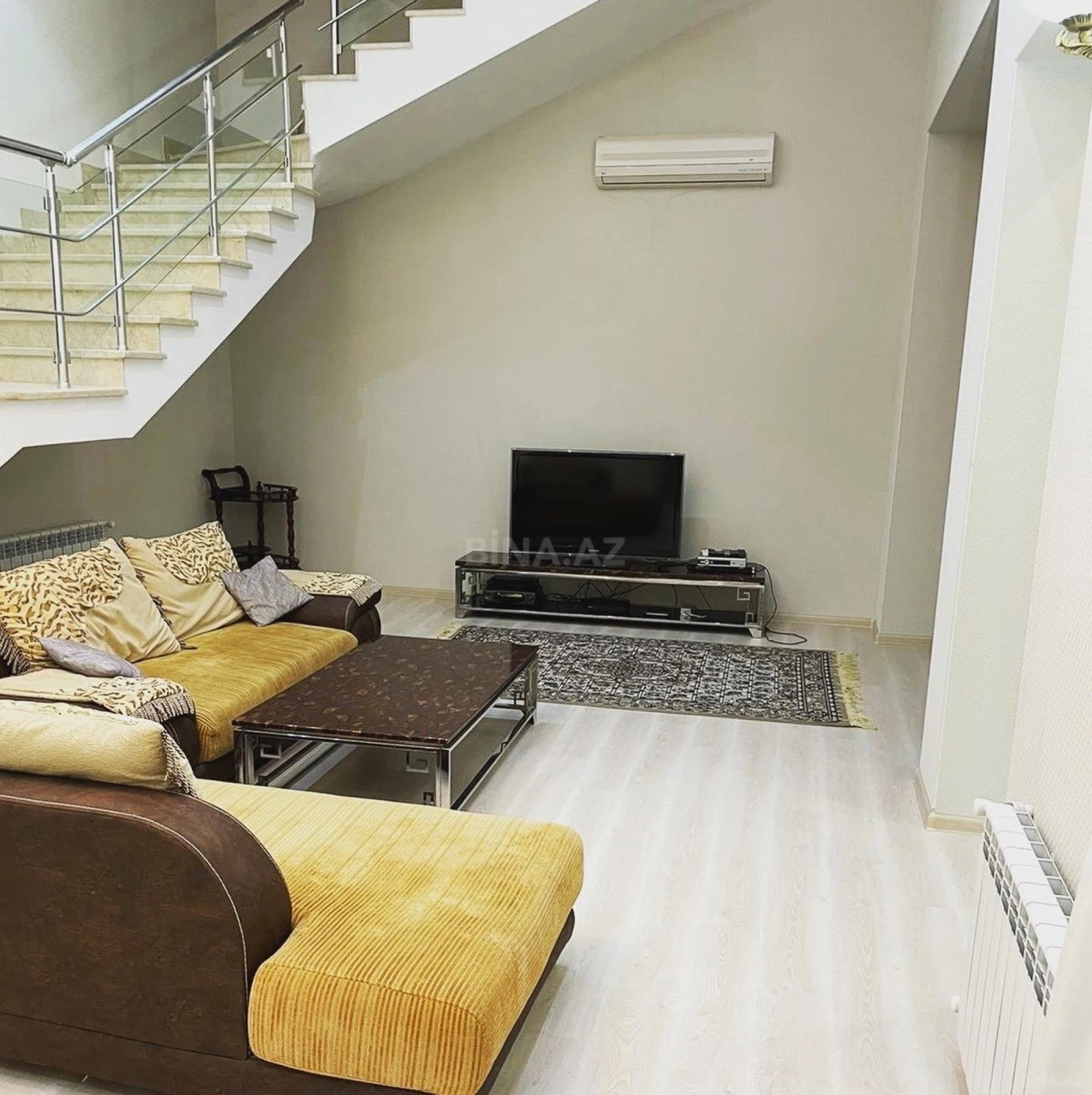 Kirayə verilir 6 otaqlı həyət evi 400 m²