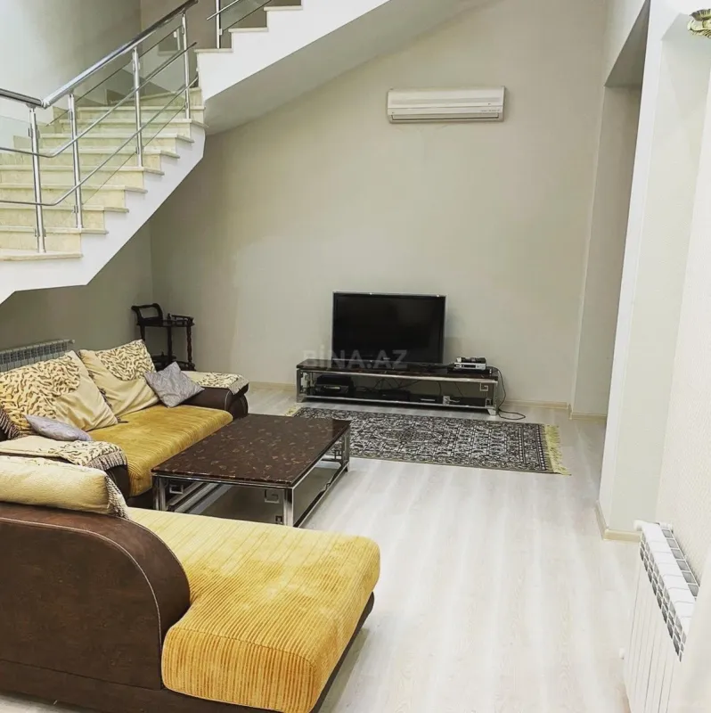 Kirayə verilir 6 otaqlı həyət evi 400 m²
