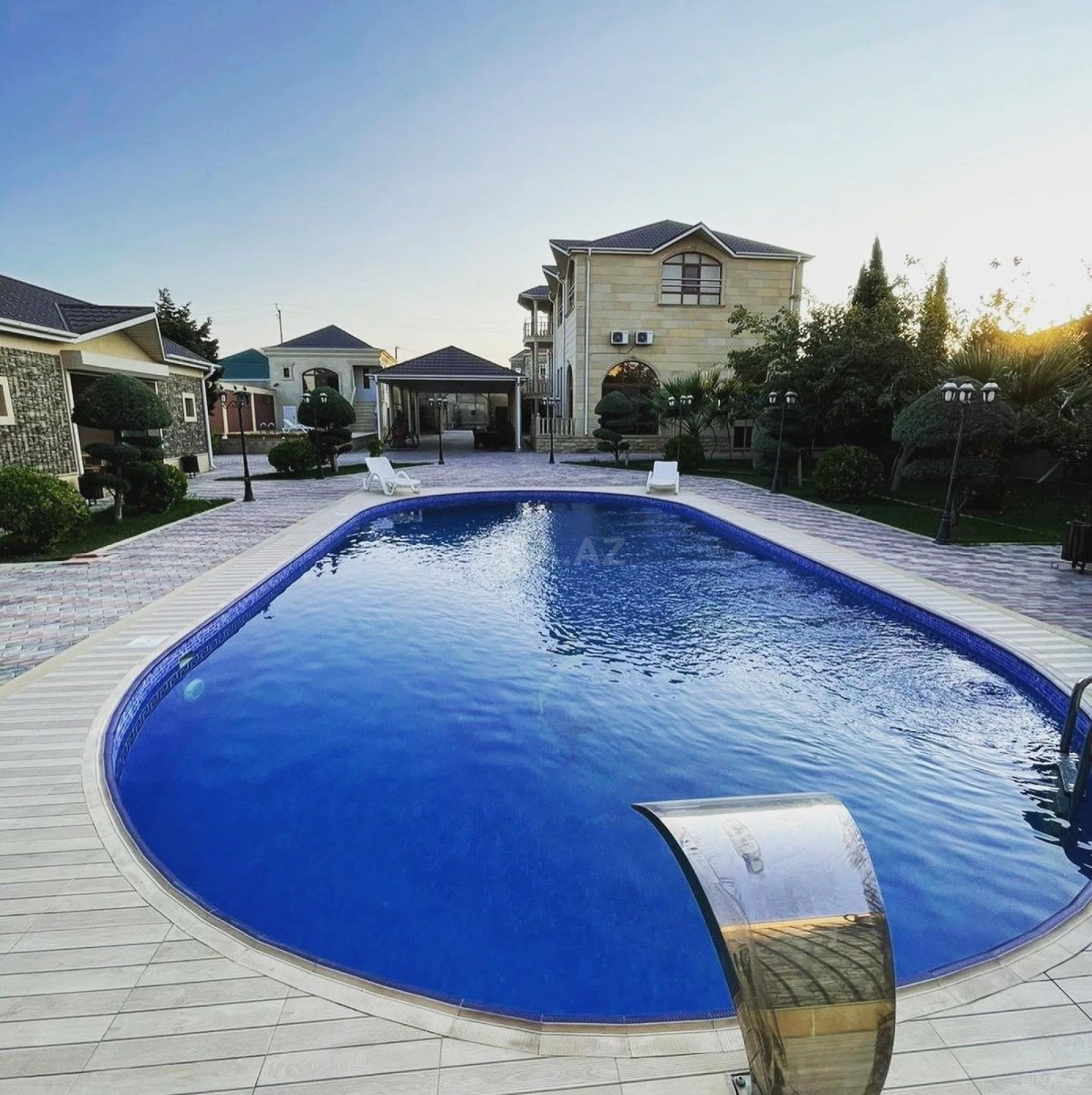 Kirayə verilir 6 otaqlı həyət evi 400 m²