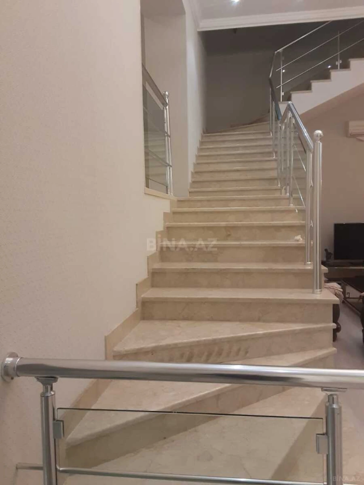 Kirayə verilir 6 otaqlı həyət evi 400 m²