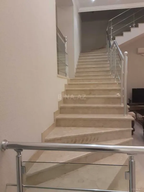 Kirayə verilir 6 otaqlı həyət evi 400 m²