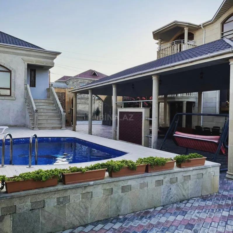 Kirayə verilir 6 otaqlı həyət evi 400 m²