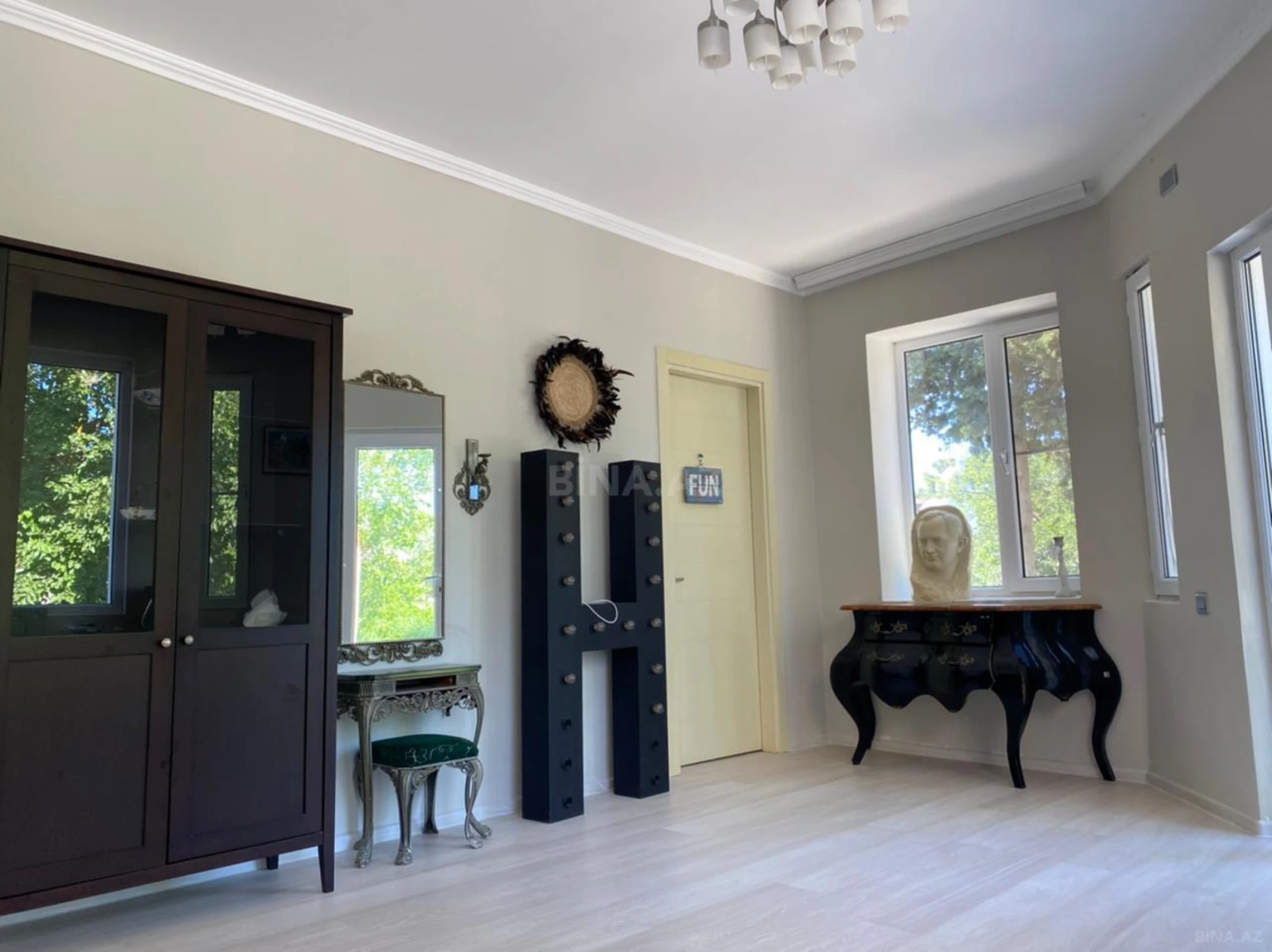 Kirayə verilir 5 otaqlı həyət evi 280 m²