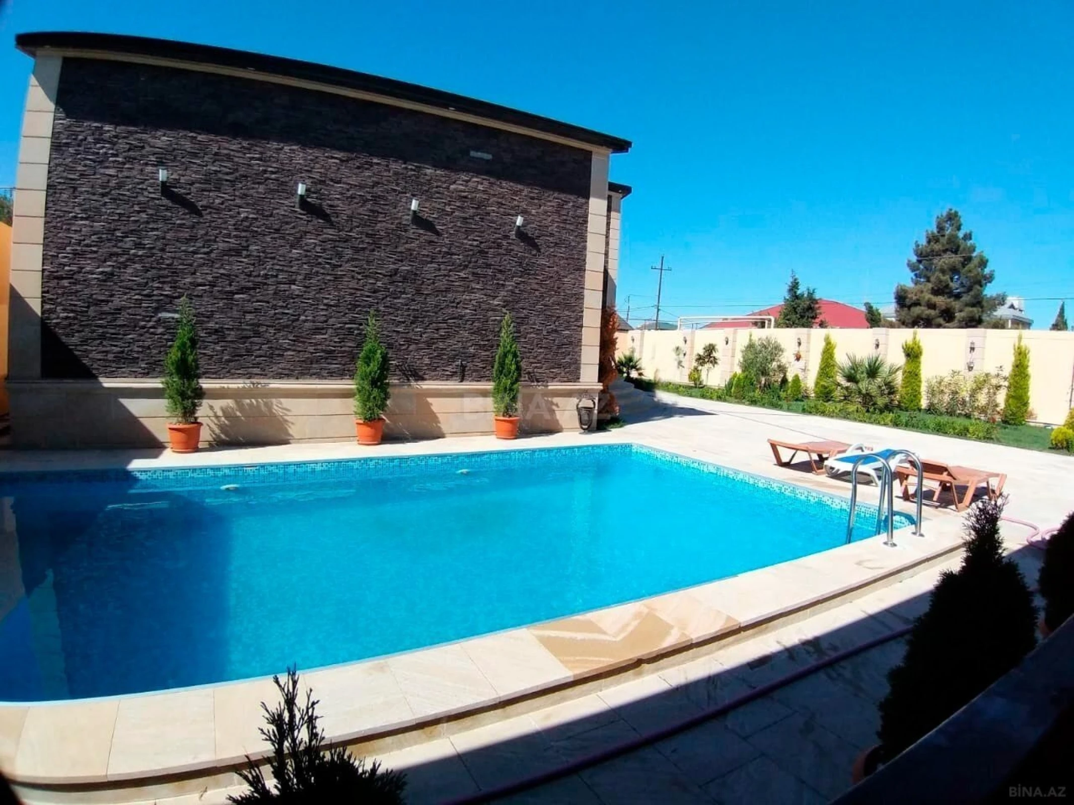 Satılır həyət evi 200 m²