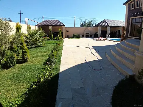 Satılır həyət evi 200 m²